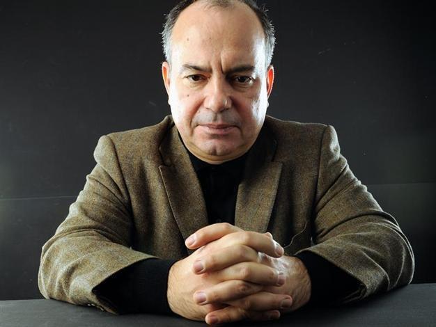 Hürriyet columnist Sedat Ergin receives media ethics award