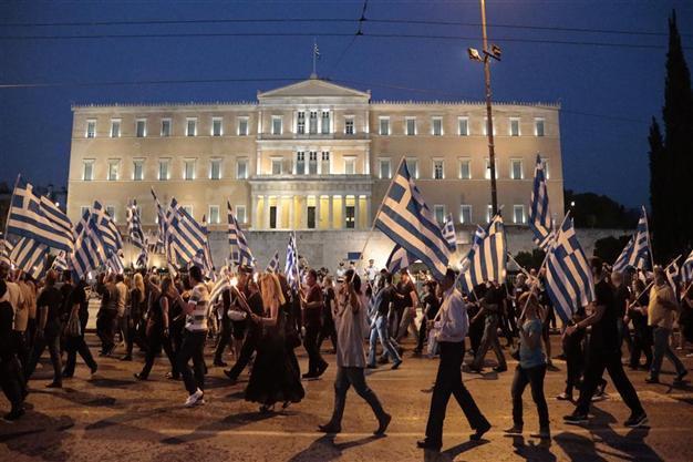 Hundreds of neo-Nazis march through Athens to commemorate fall of Constantinople