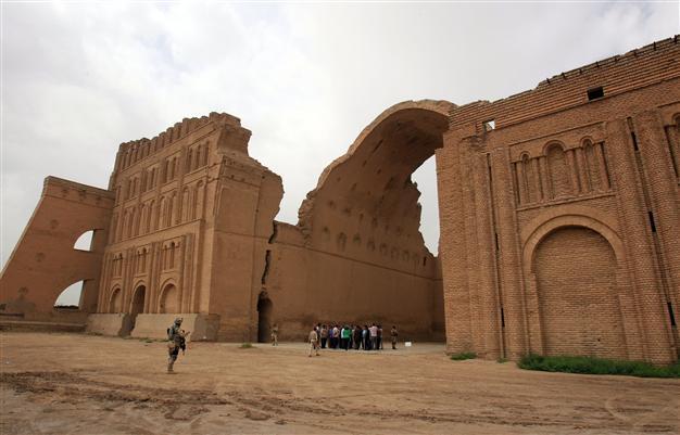 Iraq to restore ancient arch to woo back tourists