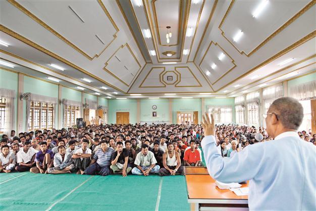 Buddhist monastery opens doors to Muslims in Myanmar