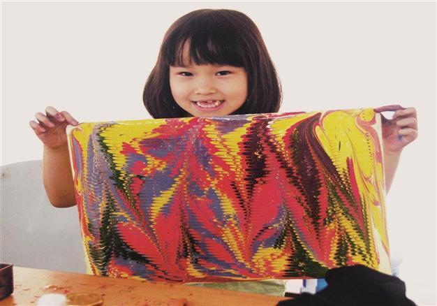 Chinese take to Turkish art of marbling