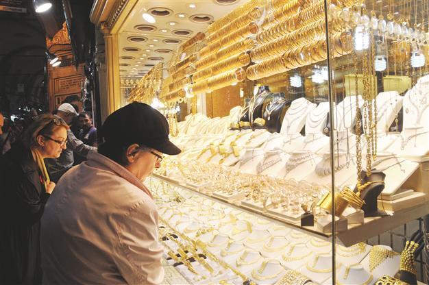 Gold rush now eased, fall in price still likely