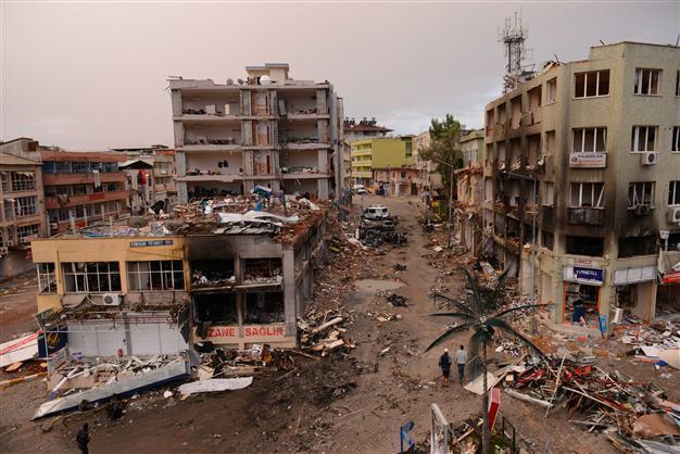 Explosives seized at Syria border