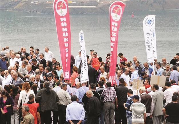 Alevis stage protest against bridge name