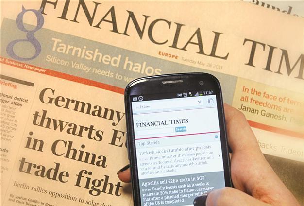 World newspapers mull pay walls for survival