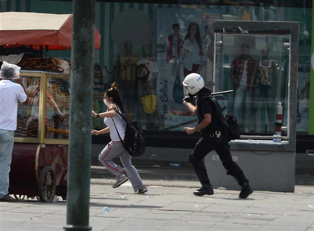 Police intervene in Ankara protests