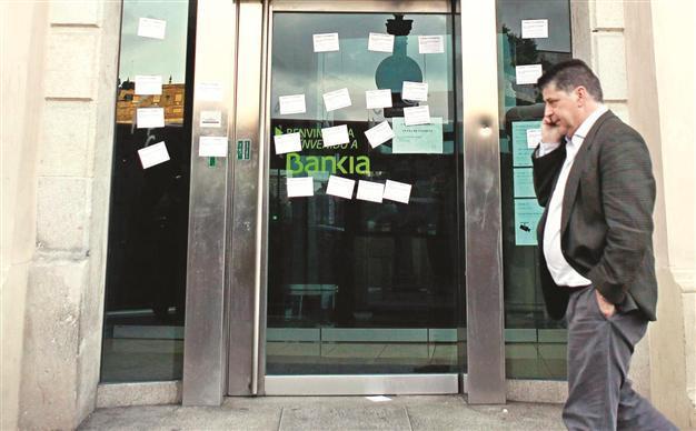 European Union, IMF warn Spain of risks to local banks