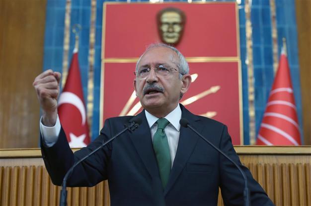 Main opposition leader defends social media