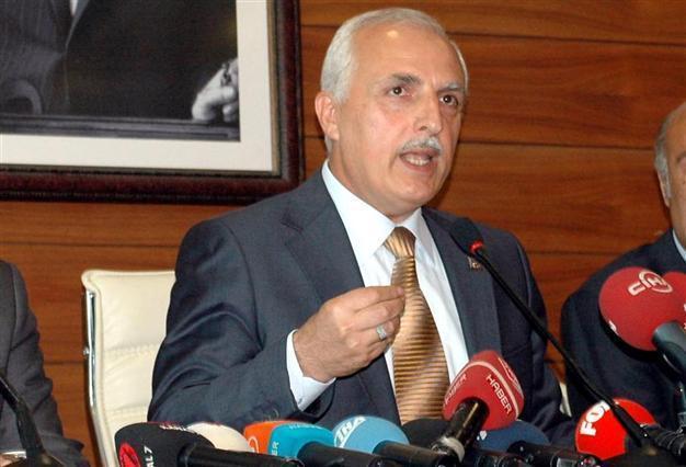 Istanbul governor says police crackdown in Taksim aimed only to remove banners