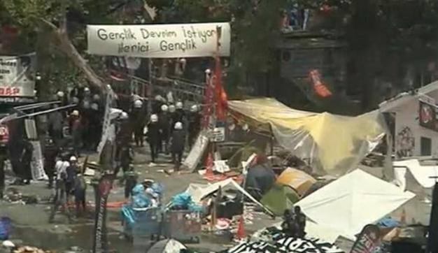 Riot police enter Taksim’s Gezi Park