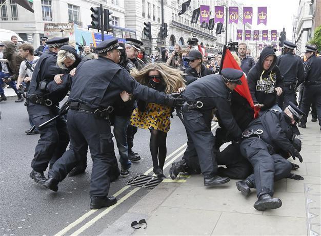Scuffles as anti-G-8 rally held in London