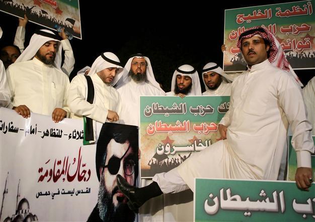 Kuwaitis boycott Iran goods, protest against Hezbollah