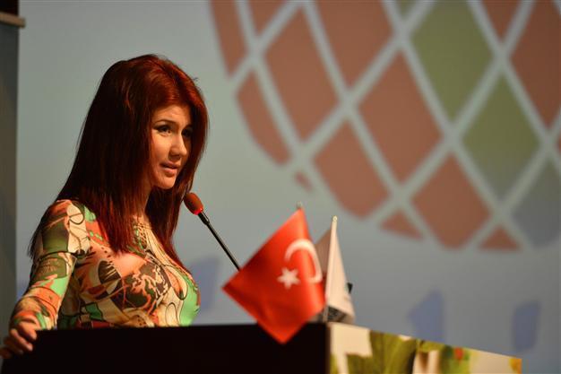 Anna Chapman puts her glamour at the service of science at Eskişehir university