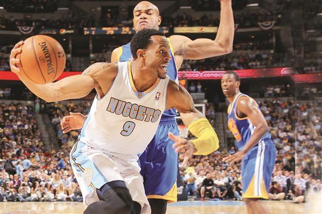 Nuggets hold off Warriors while Grizzlies beat Clippers