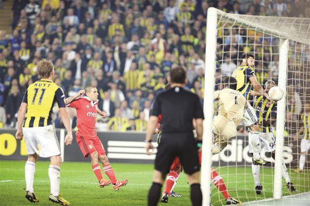 Fenerbahçe clashes with Benfica in bid for maiden European final