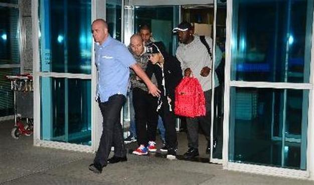 Teen star Bieber skips passport check, causes mayhem at Istanbul airport