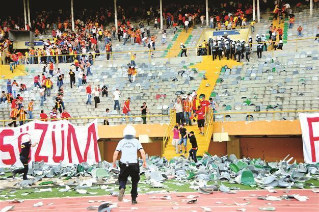 Turkish government to raise crackdown on football disorder, violence