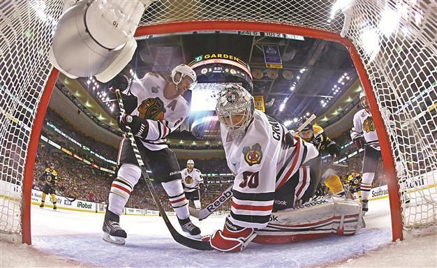 Bruins beat Blackhawks 2-0, edge ahead in series