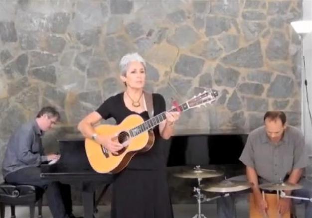 Joan Baez expresses support for Turkish protesters by interpreting Imagine