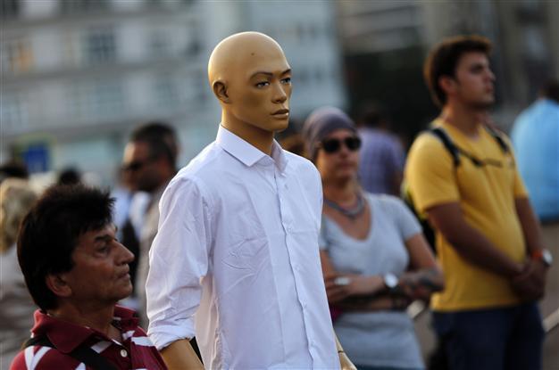Hundreds stand in silence imitating the standing man