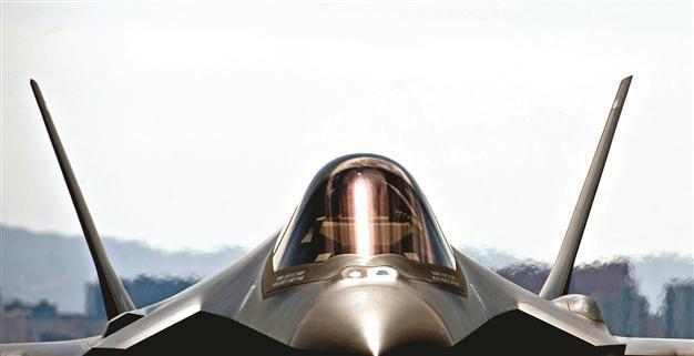 Pentagon, contractors take aim at F-35 costs