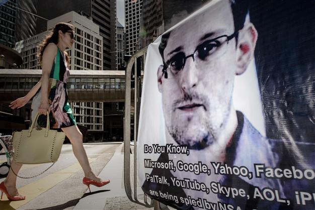 Ecuador says Snowden seeking asylum there