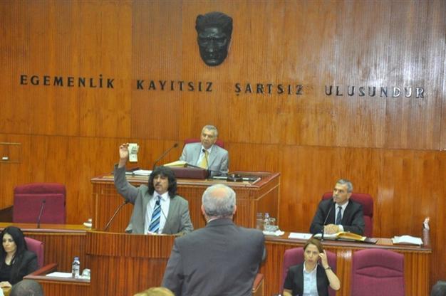 Bribe allegations shake Turkish Cypriot politics