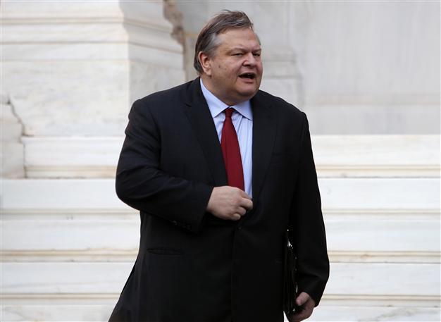 Greek reshuffle sees PASOK leader Venizelos named foreign minister