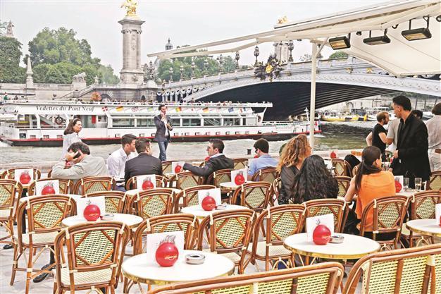Tourism chiefs in Paris tackle rudeness with a new manual