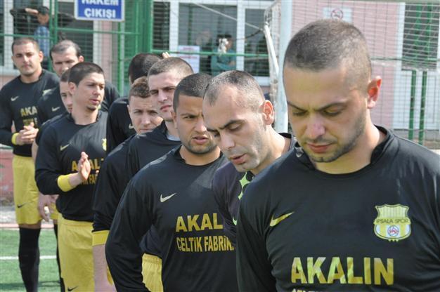 Turkish footballers shave heads to protest minister
