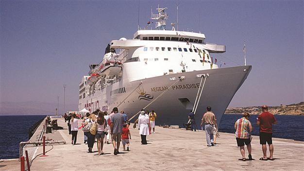 Turks flock to Greek islands, boosting local cruise sector