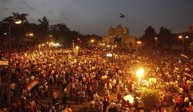 Egypt army plans for after Morsi as clashes leave seven dead
