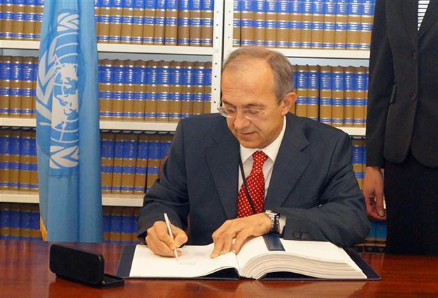 Turkey signs UN Arms Trade Treaty
