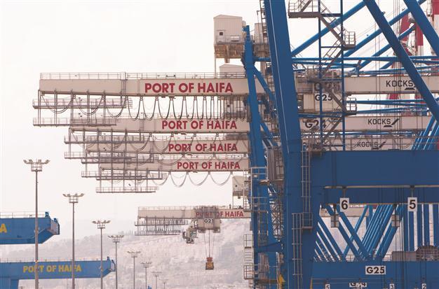Israel defies unions with seaport tenders
