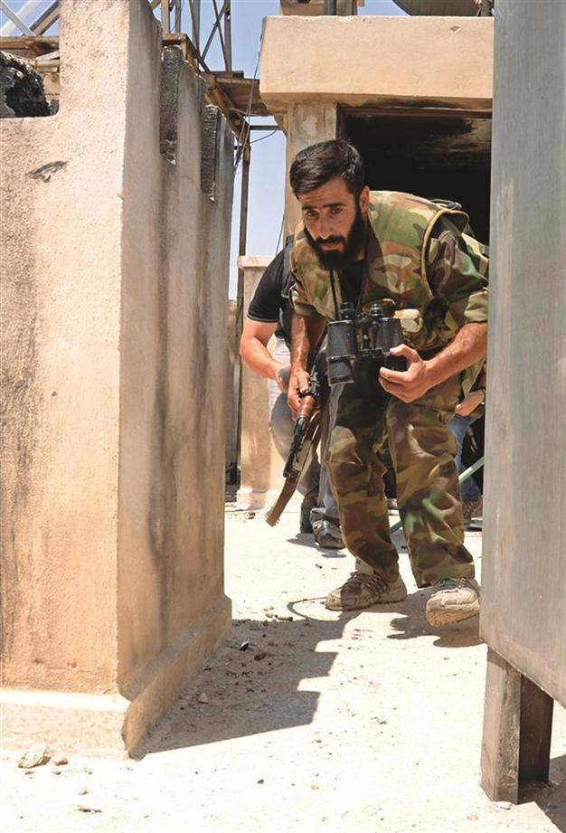 Army drops leaflets to Syria border town