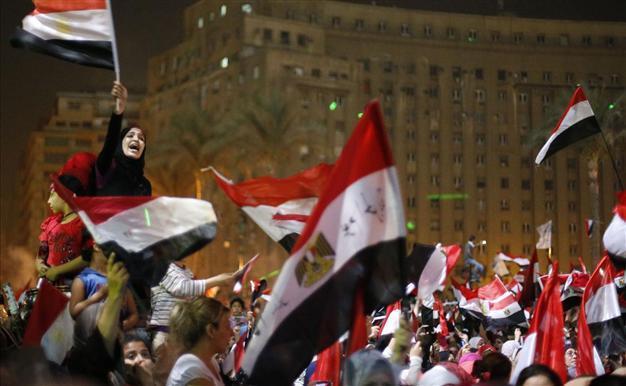 Top judge Mansour sworn in as Egypt interim president