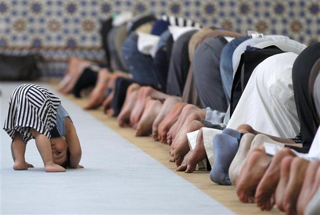 Confusion reigns over start of Ramadan in France