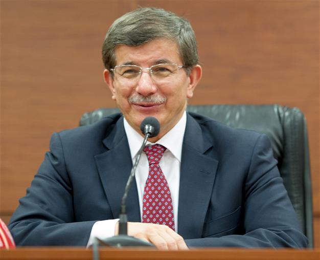 Foreign Minister Davutoğlu wins lawsuits against main opposition leader
