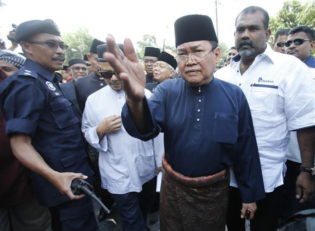 Muslims demand Vatican envoy leave Malaysia