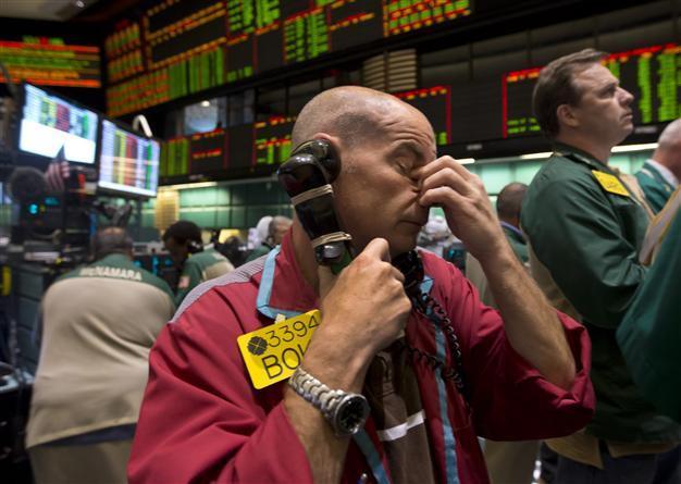 Oil above $101 on Egypt unrest, stockpiles fall