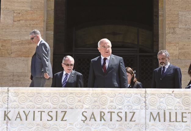 Parliaments commission discusses fate of new Constitution
