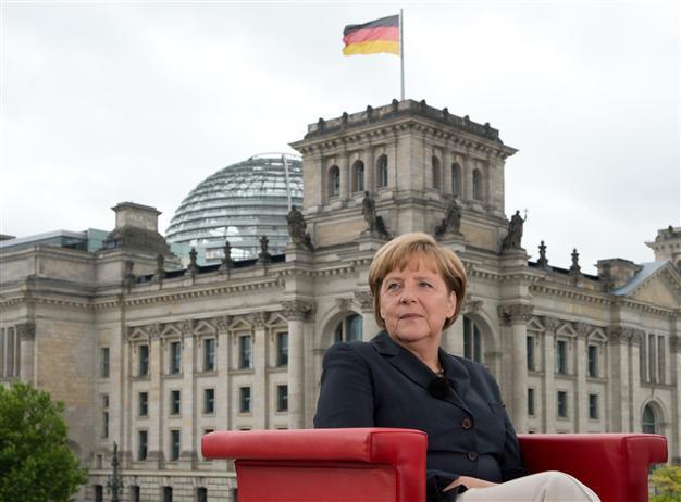 German Chancellor Merkel calls for release of Egypts Morsi