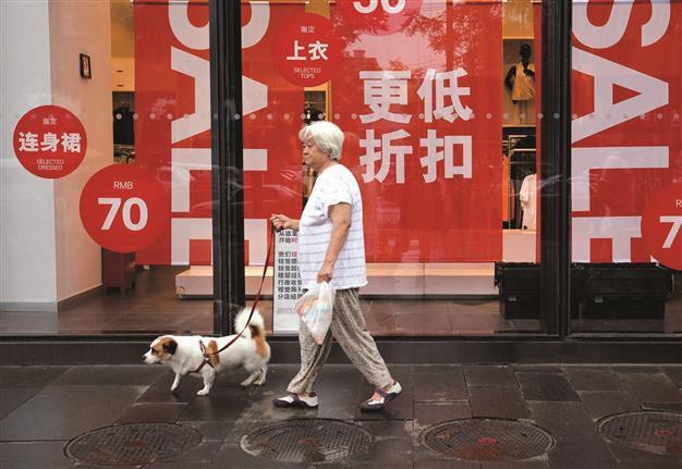 China’s economic growth eases off to 7.5 percent, tests reform boost