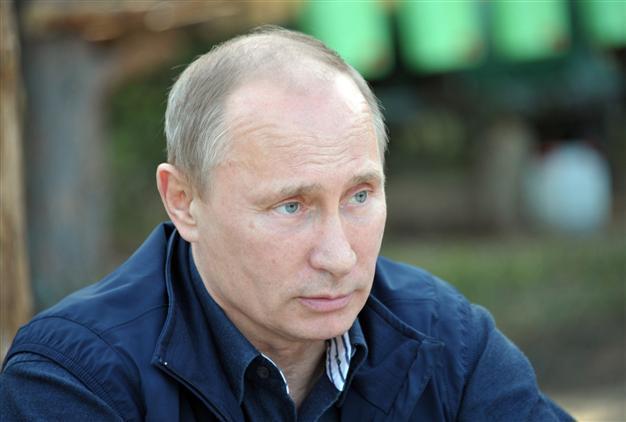 Putin accuses US of trapping Snowden in Russia