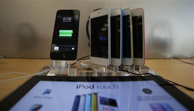 Apple developing iPhones and tablets with bigger screens: report