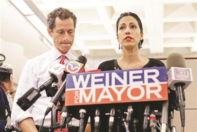 Weiner to stay in NY mayor race despite new sex claims