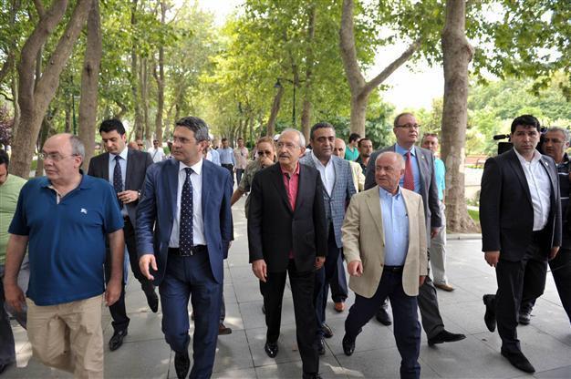 Main opposition leader visits Gezi Park ahead of reopening