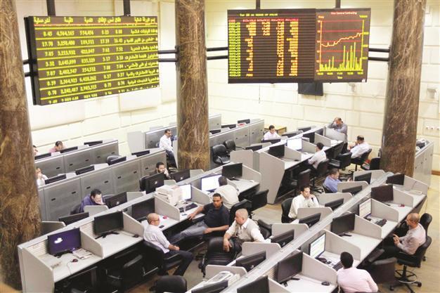 Egypt seeks financial aid amid political row