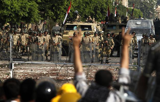 Iran says Egypt army intervention unacceptable