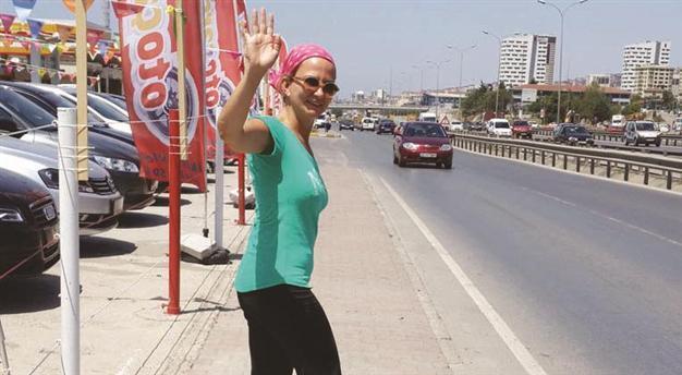 ‘Walking woman’ hits road against election threshold